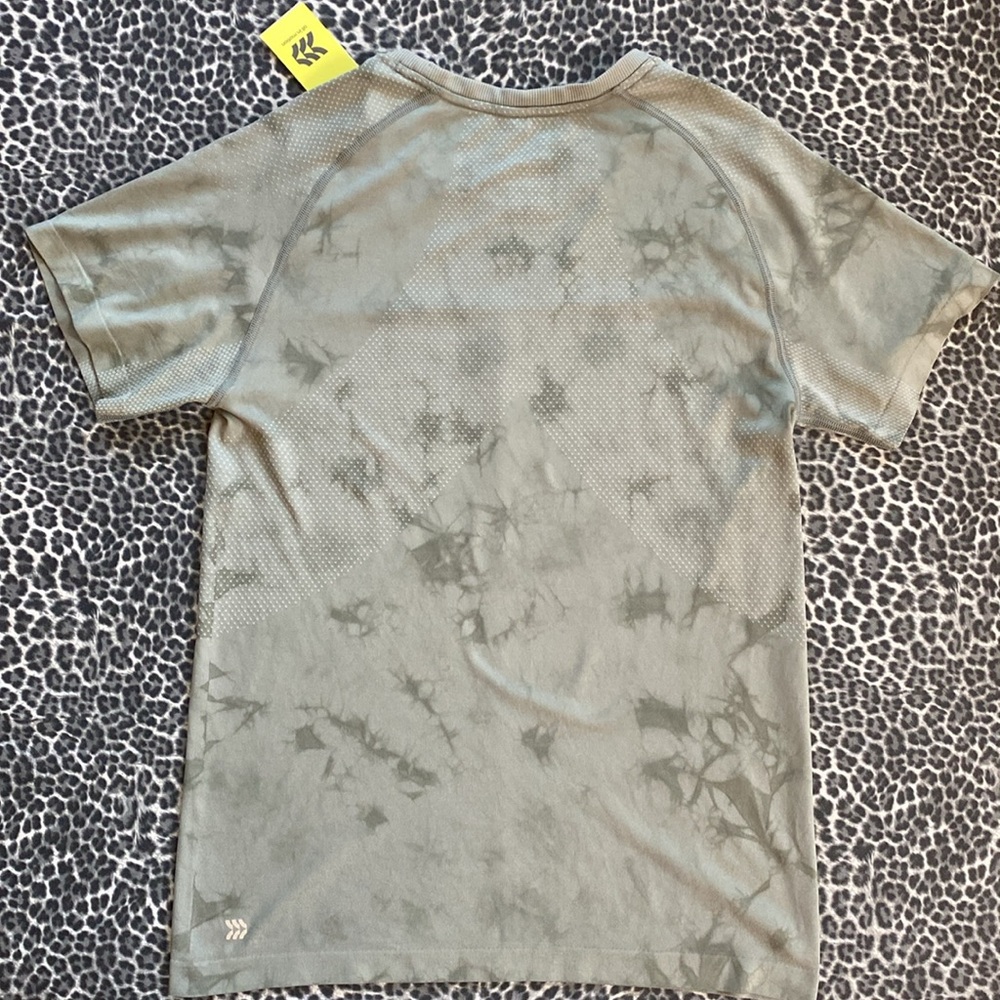 All In Motion Tie Dye Seamless Short Sleeve Tee Athletic Orange Green/Grey NWT - Picture 11 of 11